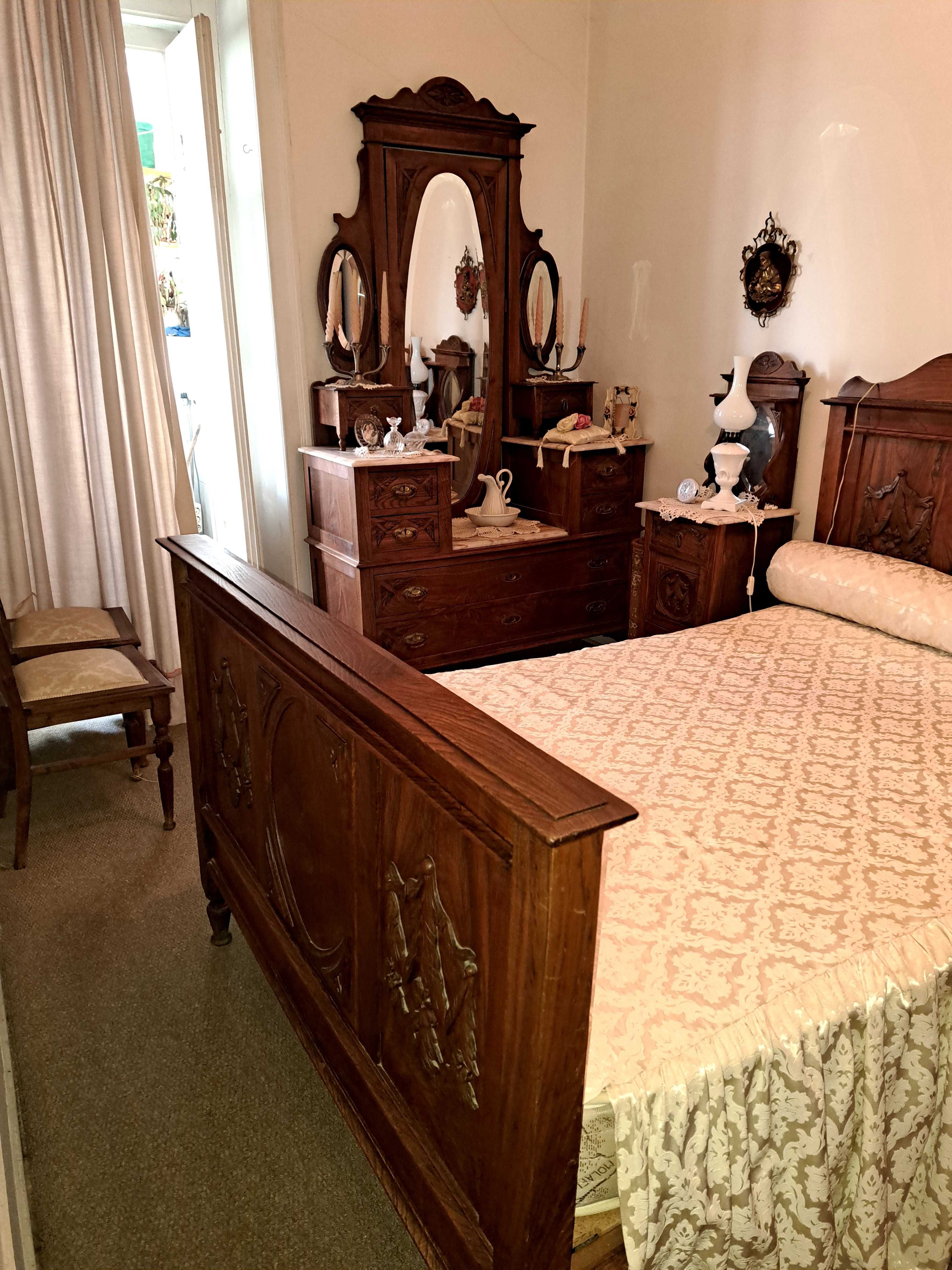 Mobília de quarto antiga
