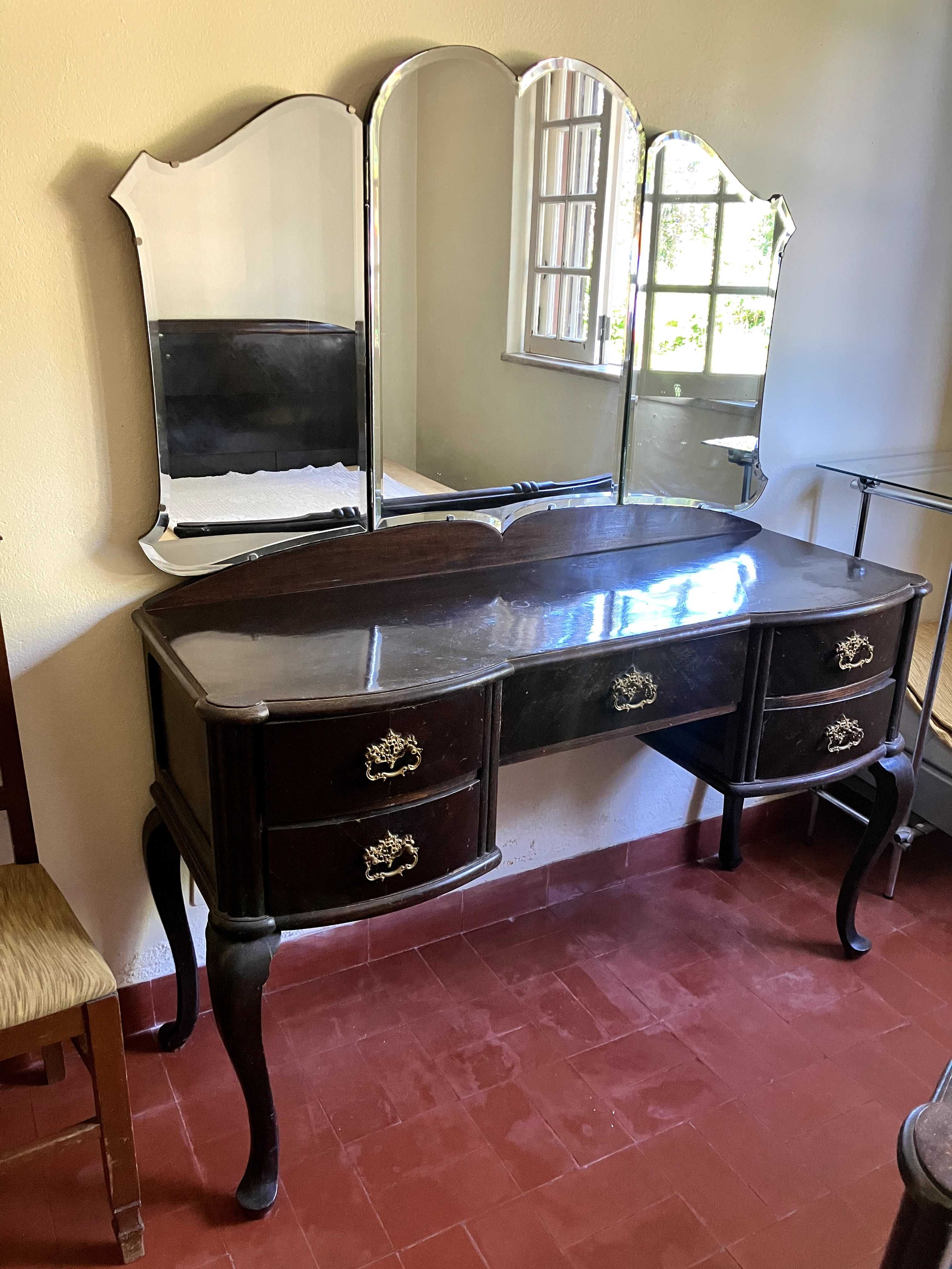 Mobília de quarto estilo Queen Anne - para restauro