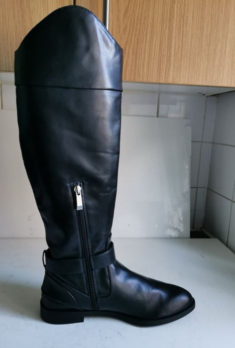 Продам сапоги Zara 39 размера( эко кожа) на узкую  и среднюю ногу