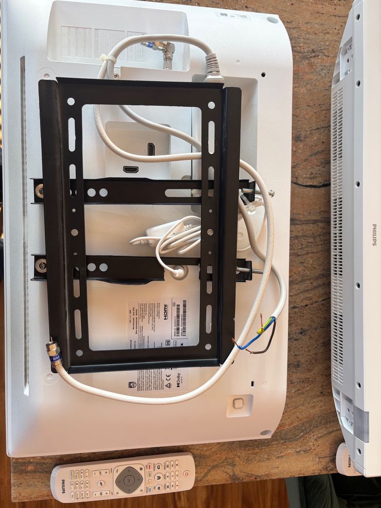 Monitor Philips wraz z uchytem na ściane