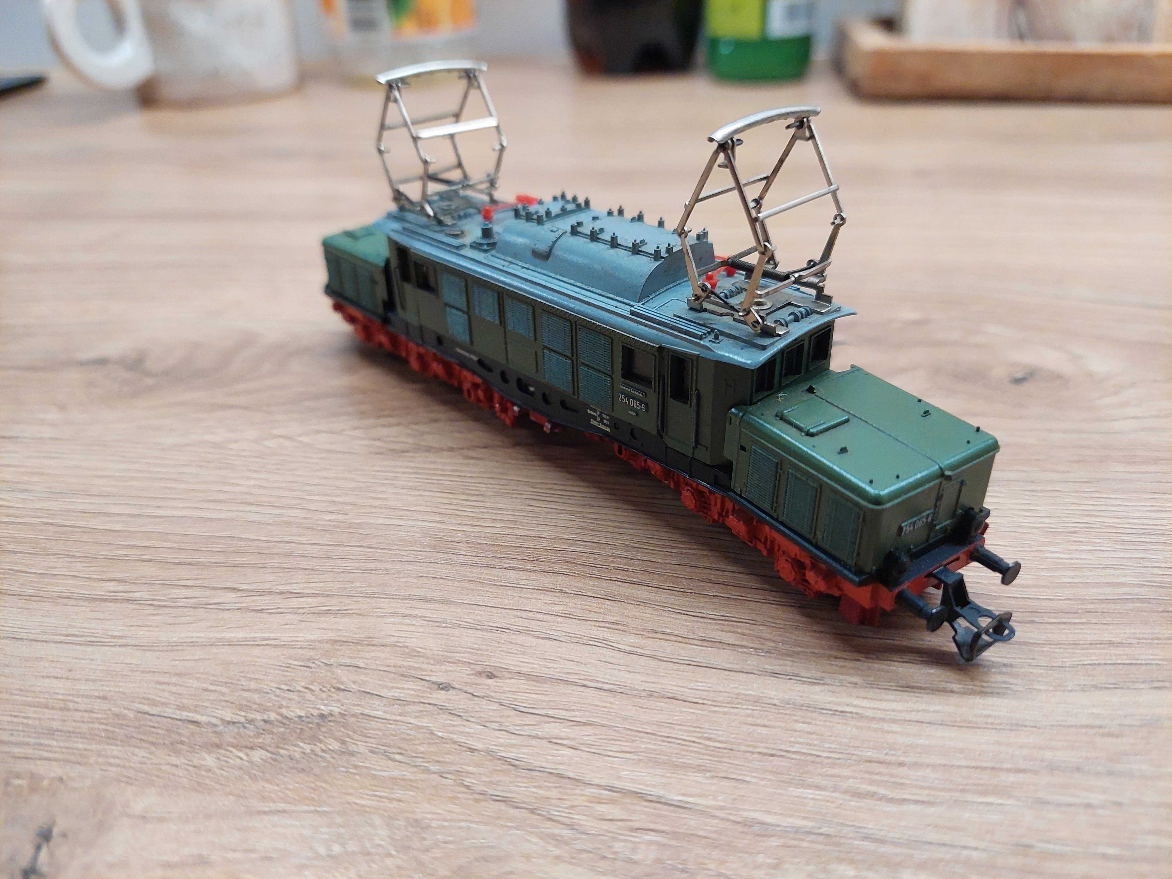 Elektrowóz BR 254. Kolejka elektryczna. BTTB/Zeuke. Skala TT 1:120