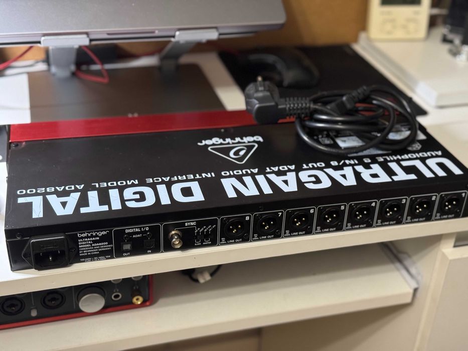 Preamp Behringer Ultragain ADA8200