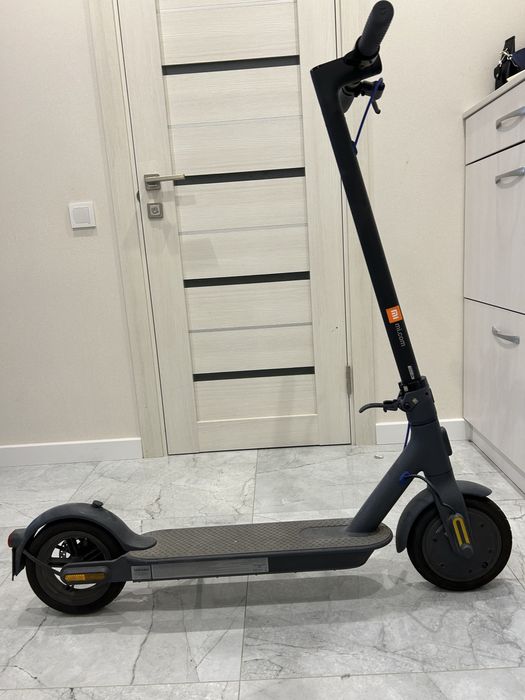 Електричний самокат Xiaomi Mi Electric Scooter 3 Black