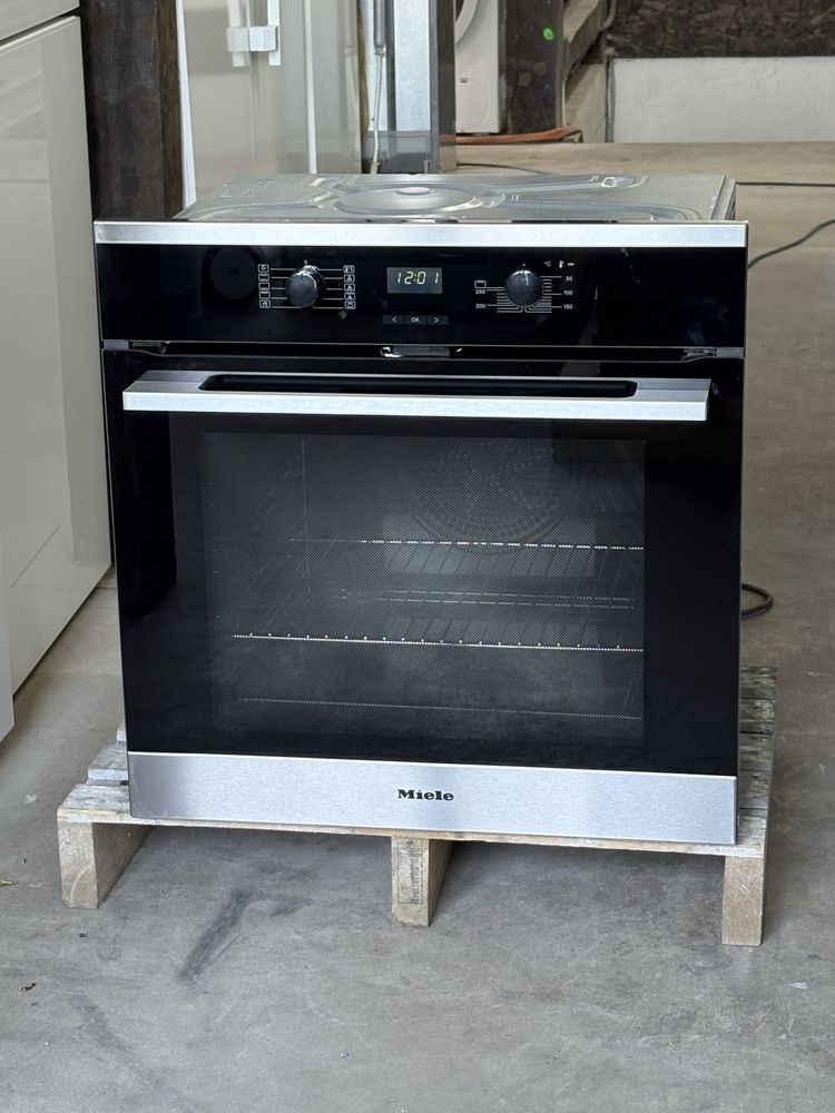 Dуховка Miele H 2566 BP Built-In, 76 л, A+, Pyro-Clean, CleanSteel