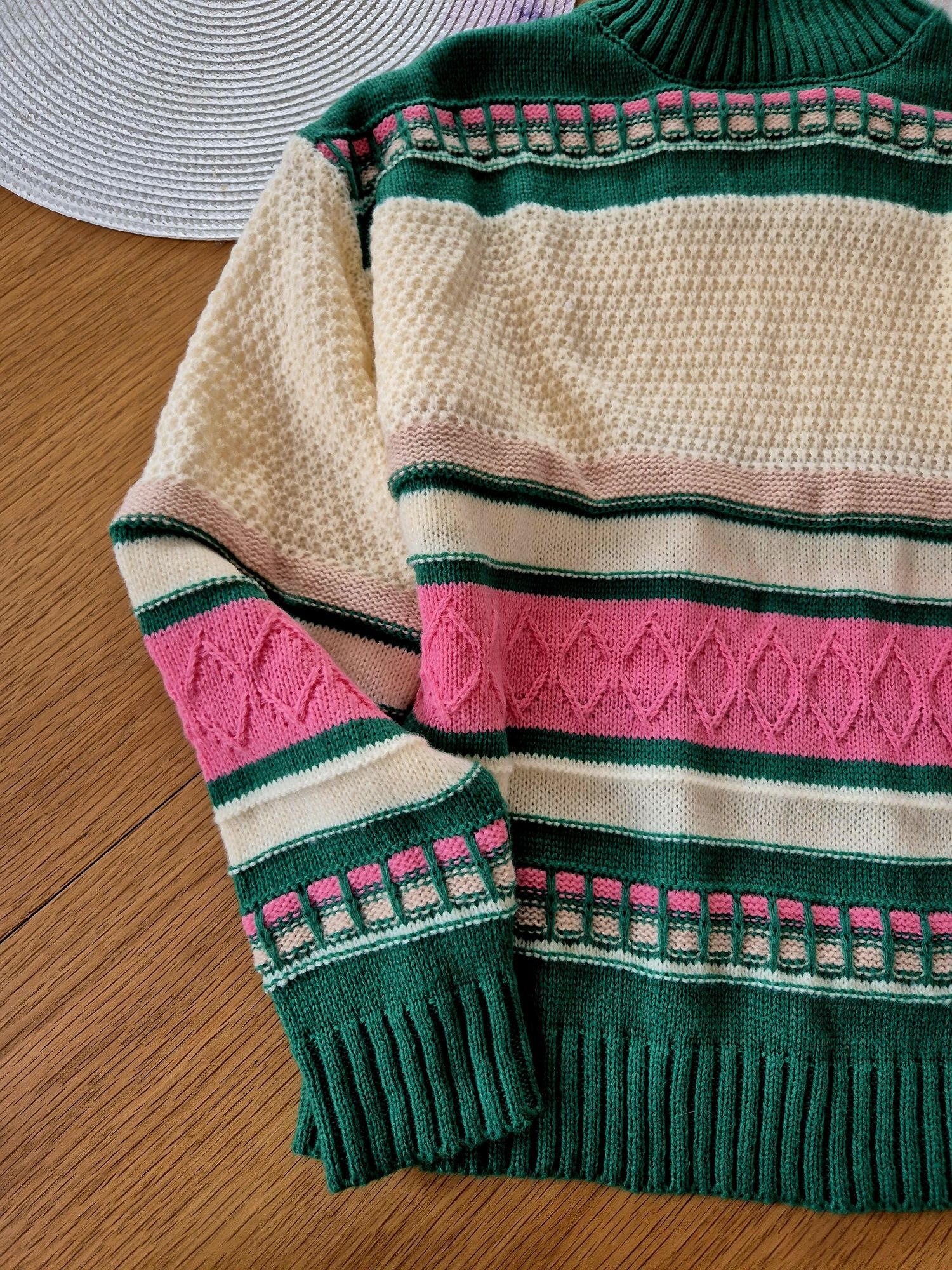 Kolorowy sweter nowy uroczy z golfem S/M