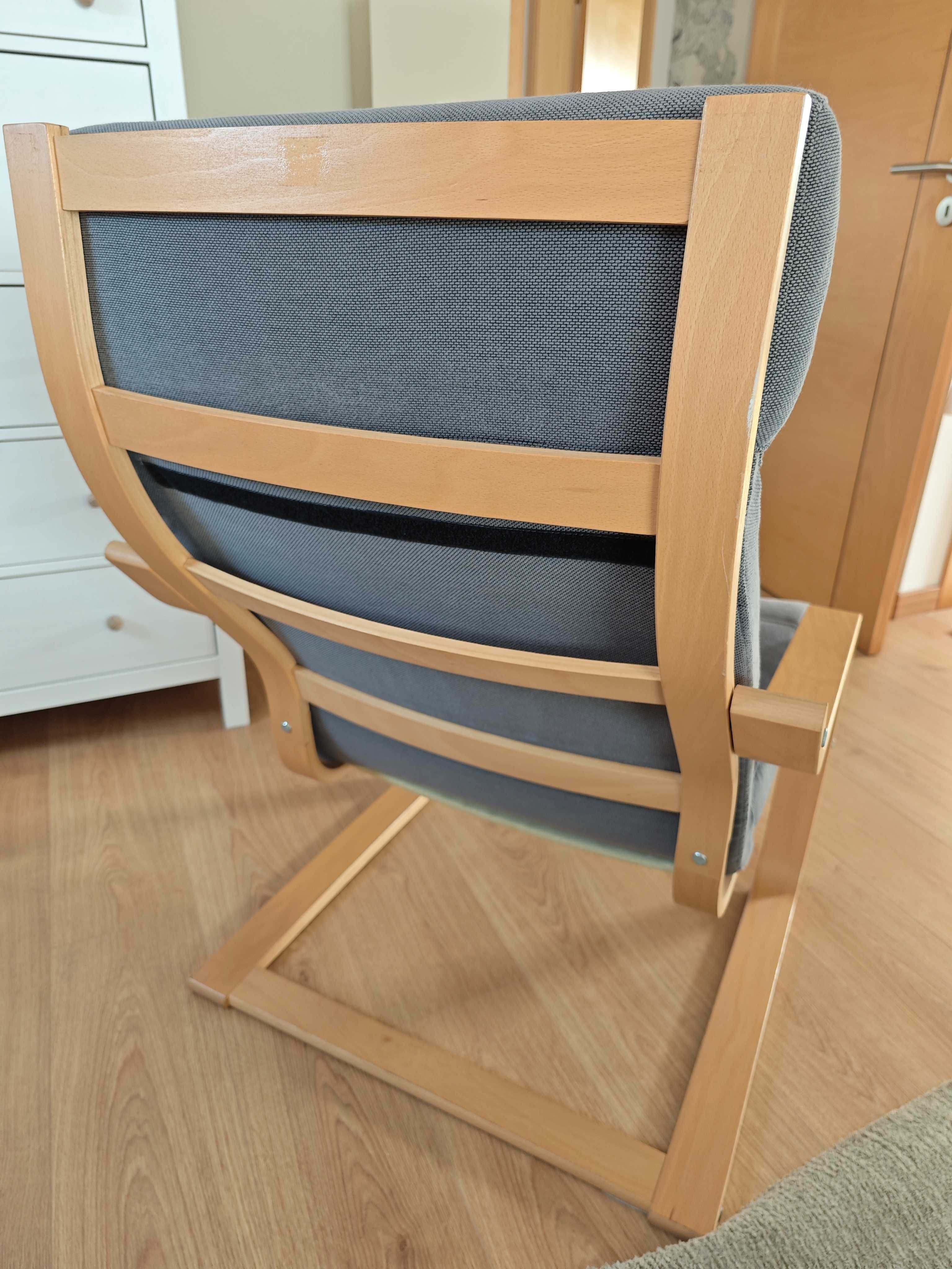 Cadeira Poltrona com tecido cinza Modelo Poang