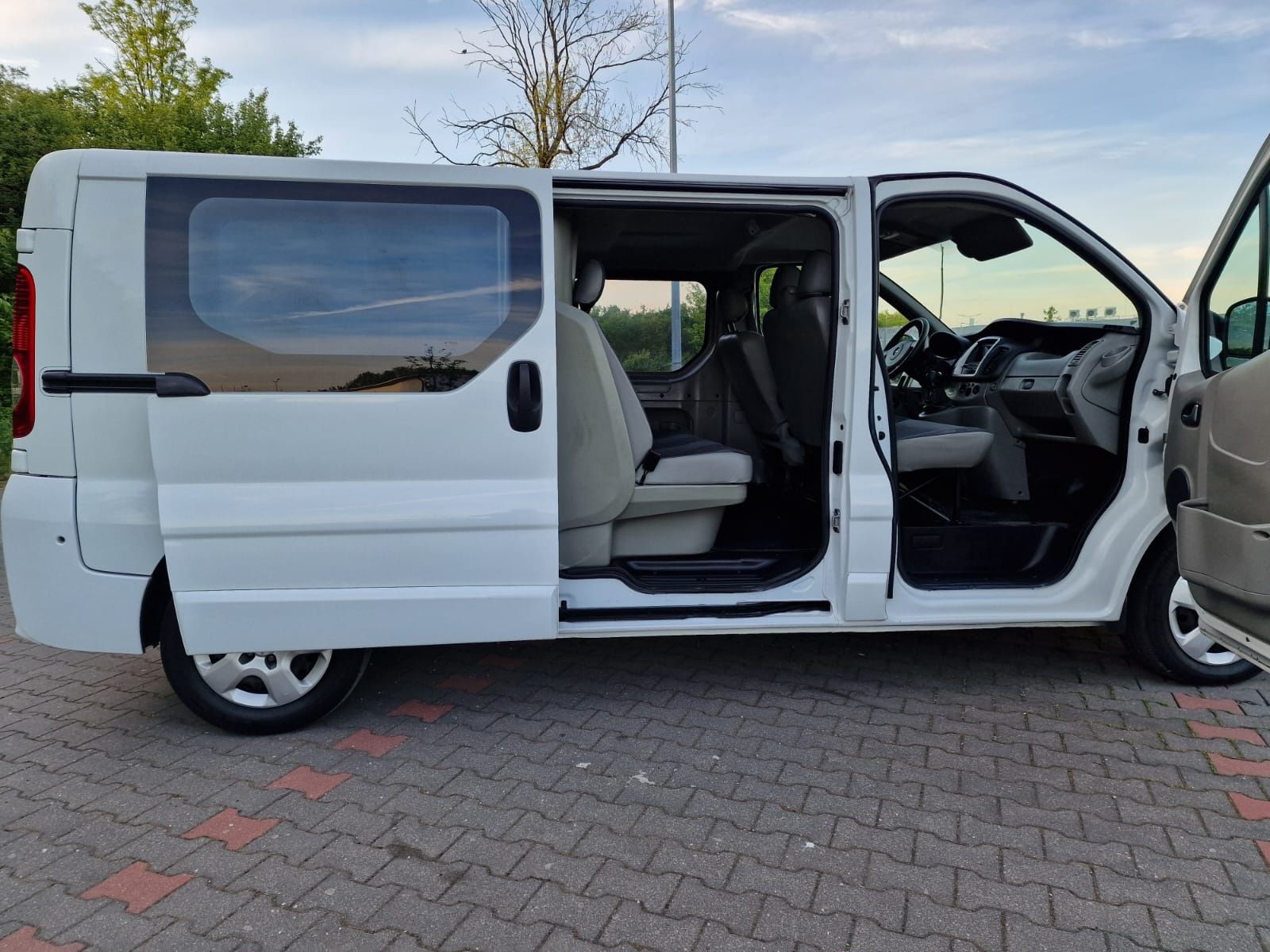 Opel Vivaro Trafic 2.0 DCI..Perfekcyjny Stan.6 osób.Brygadówka Long..