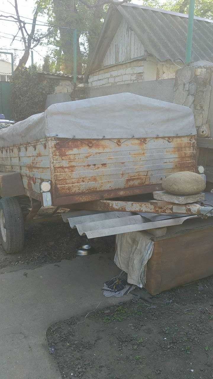 Вантажний причіп