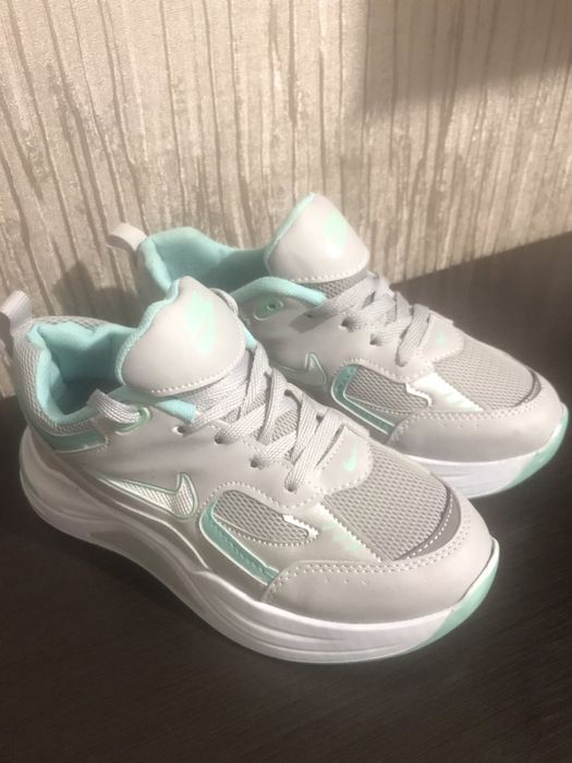 Кросівки з екошкіри