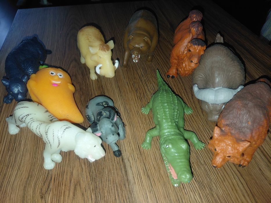 Резинові змії, динозаври, птиці, звіри, попіт