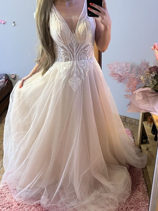Przepiękna nowa suknia ślubna w stylu princessa, rozmiar 46.