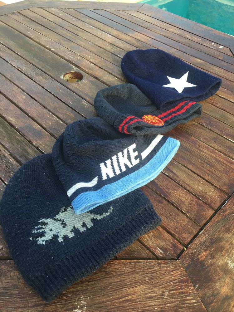 4 gorros de marca