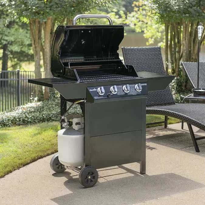 Solidny grill 4-palnikowy z USA flagowej firmy Char-Broil Advantage