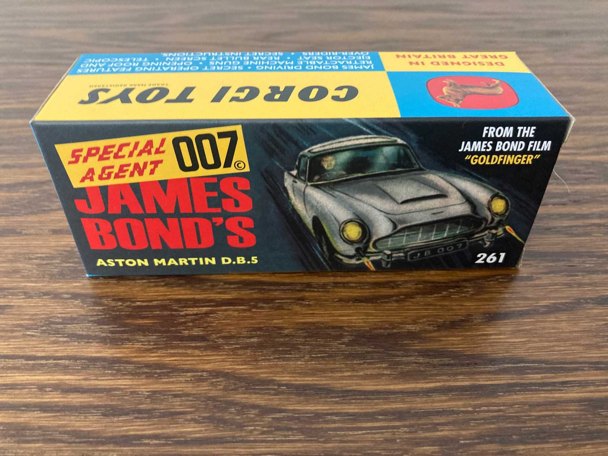 resorak zabawak corgi toys 261 James Bond 007 aston martin D.B.S