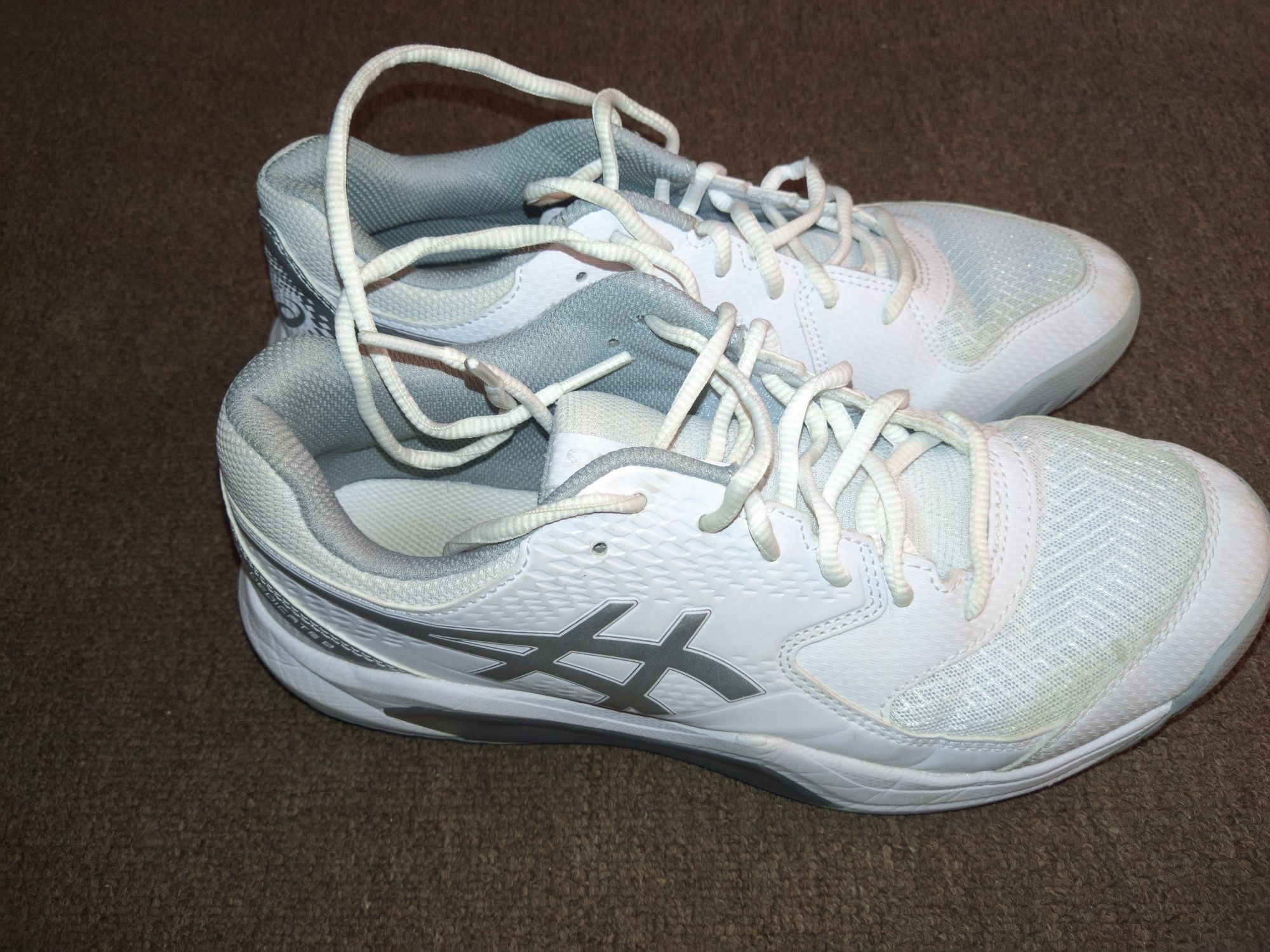Кроссовки кросівки білі  волейбольные asics  beyond nike
размер разны