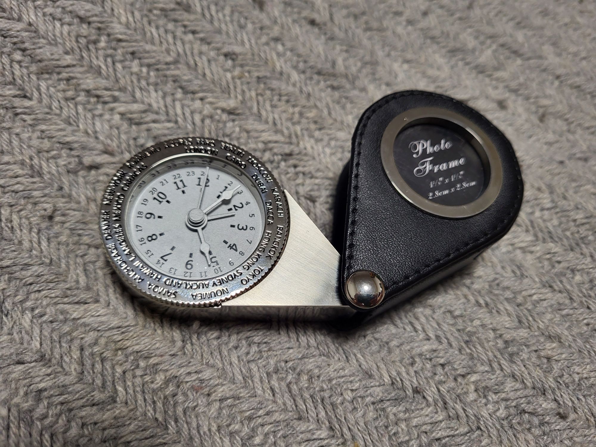 Настільний годинник з будильником і фоторамкою, цікавий сувенір