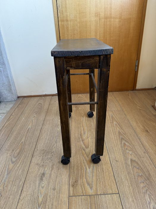 Mesa de apoio de madeira