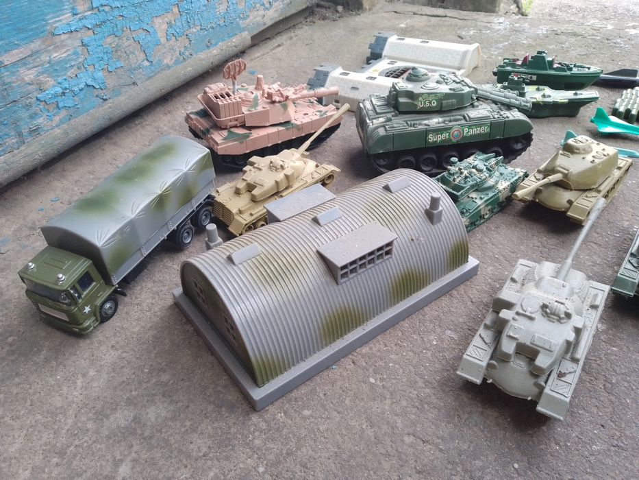 Игрушки военная техника танки цина за все.