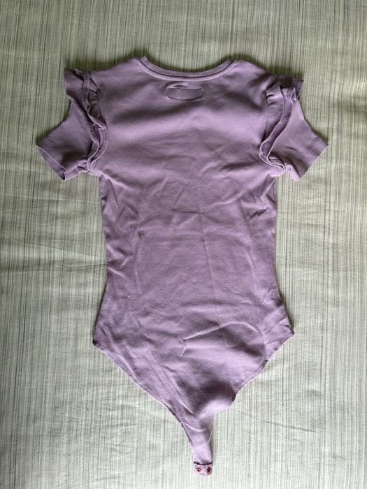 T-shirt body lilás com folhos Lefties