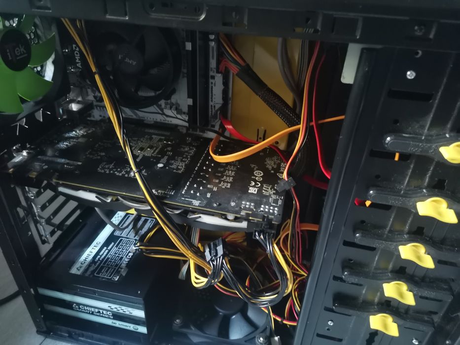 Komputer gamingowy ryzen 5/SSD/16 GB ram/ windows 11