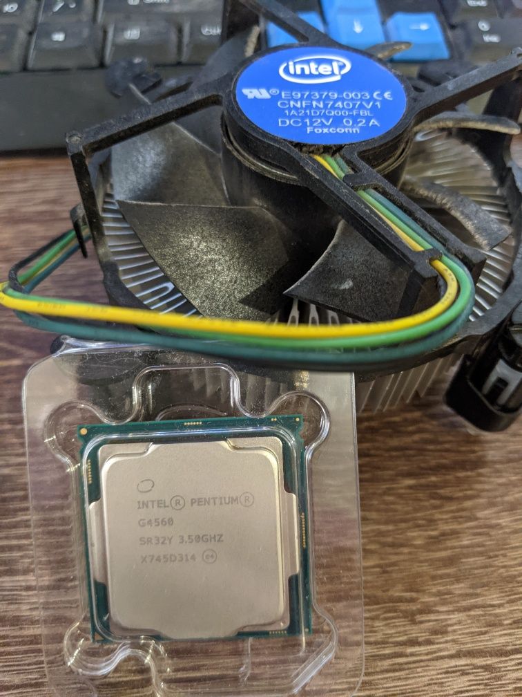 Intel Pentium G4560+кулер