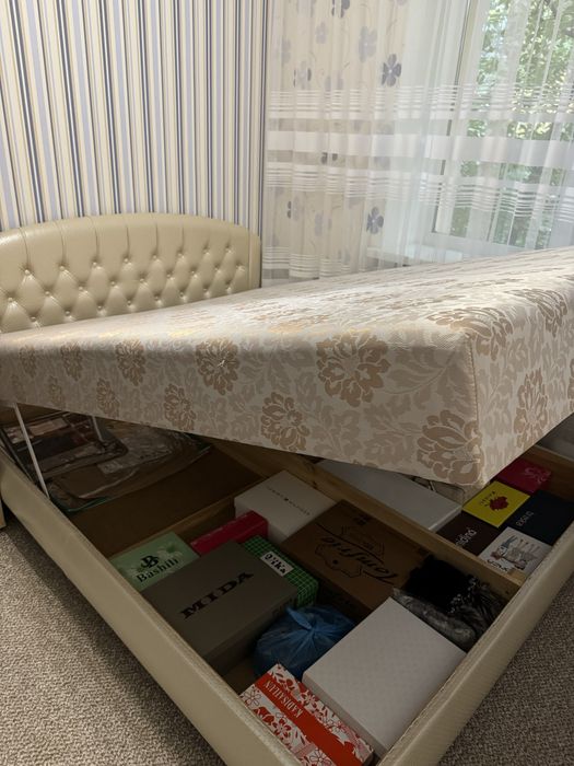 Продам двоспальне ліжко
