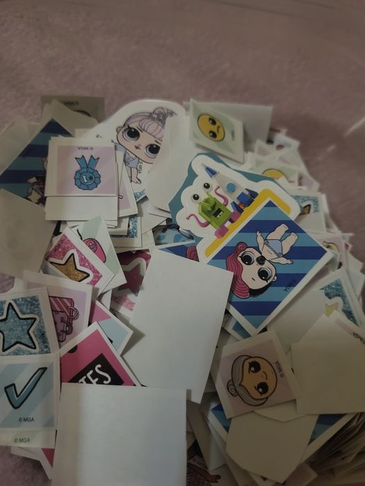 Naklejki LOL Surprise".