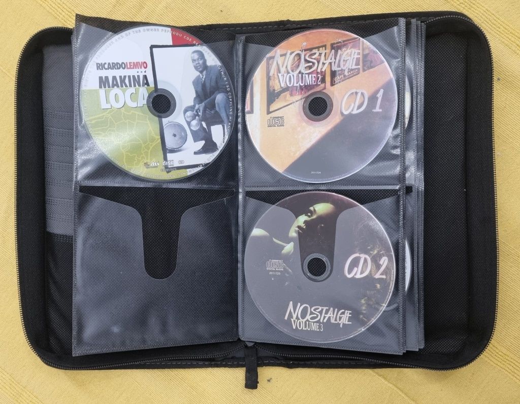 Mala de CDS vários Musicas Africanas alguns