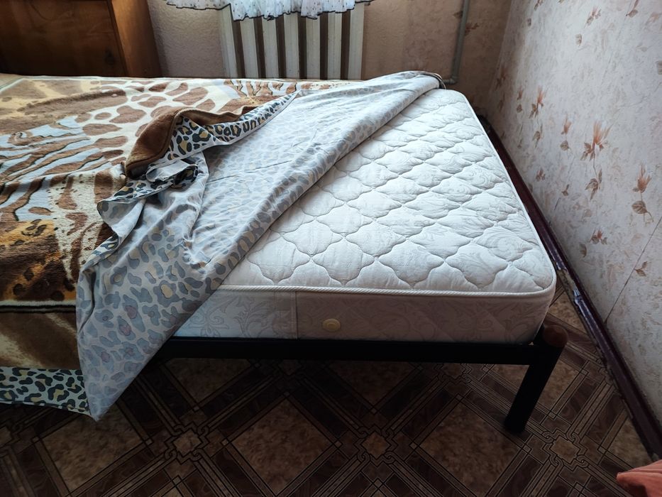 Продам ліжко металеве 1,2х2,0м, з матрацом Матролюкс "Sofia"