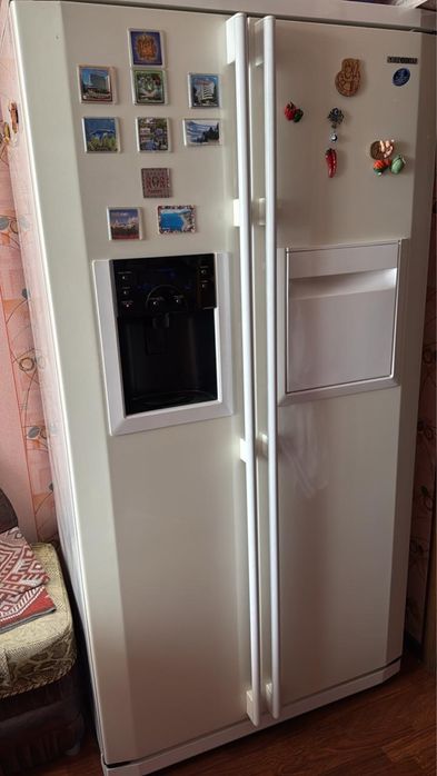 Б/в не працюючий холодильник Samsung RSE8KP8W (Side-by-Side, білий)