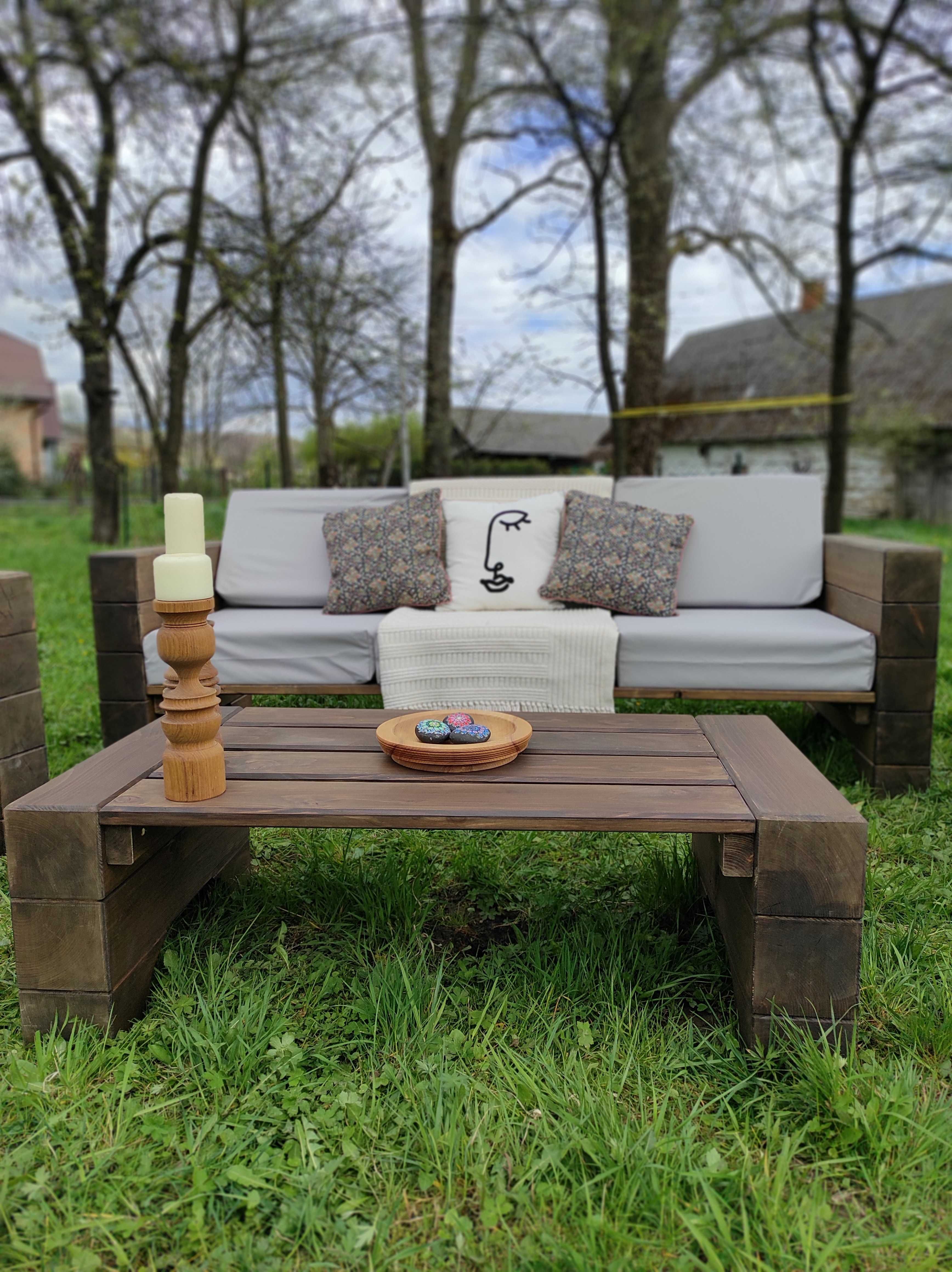 Meble ogrodowe drewniane -  komfortowe z poduszkami