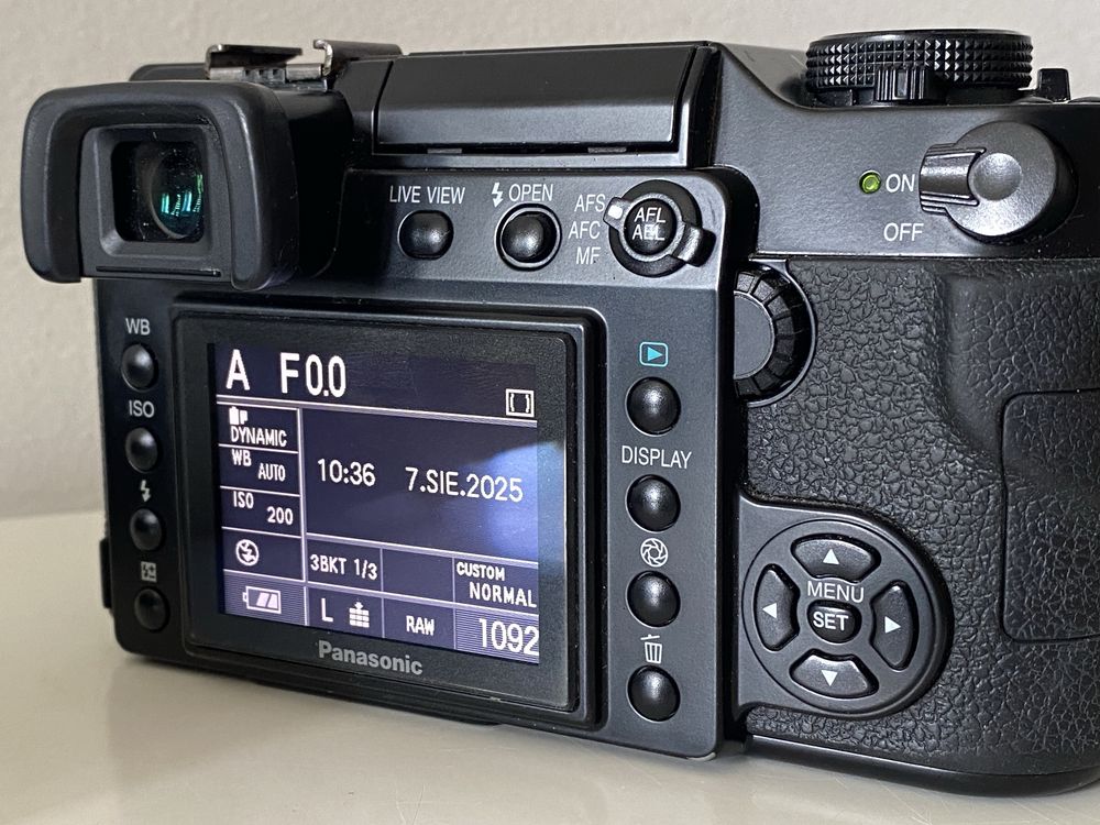 Panasonic Lumix DMC-L1 z unikalną matrycą CCD