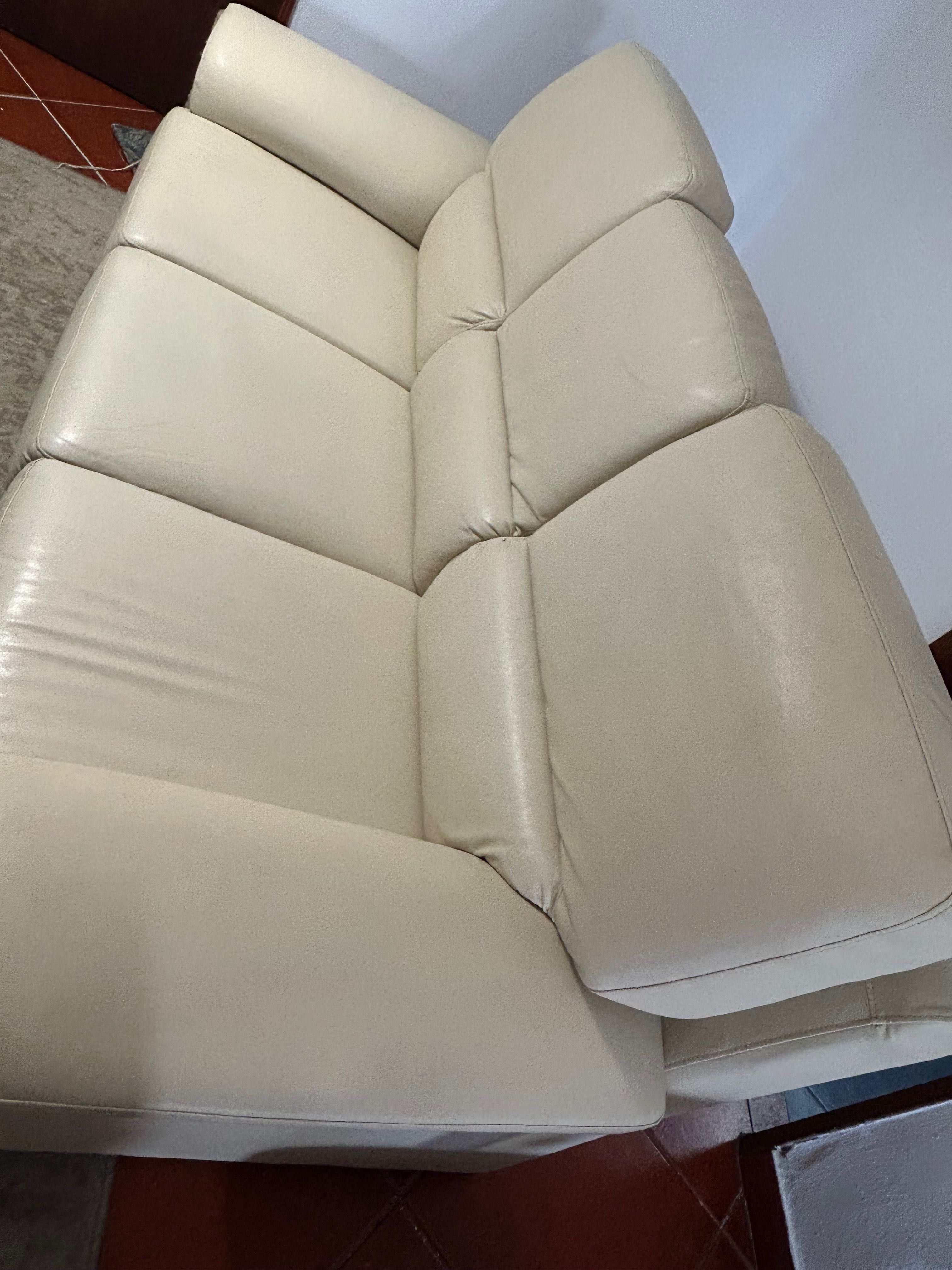 Sofá branco/bege pele