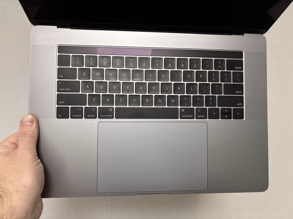 Запчастини MacBook Pro 15'' A1990 топкейс дисплей трекпад