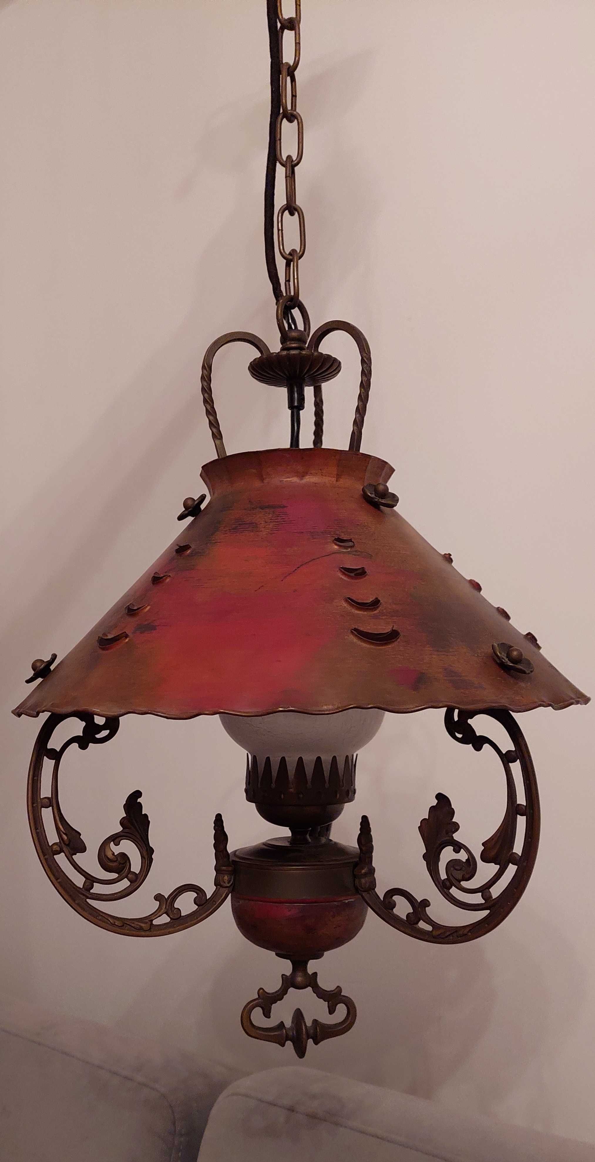 Stara miedziana lampa, metaloplastyka