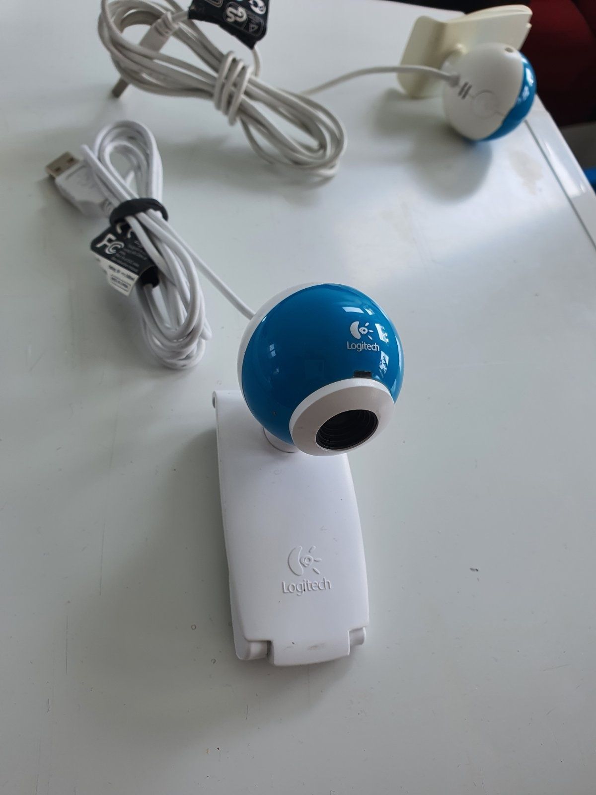 Web камера Logitech QuickCam Chat V-UAP42
Есть 2шт. 
Цена 150грн/шт.