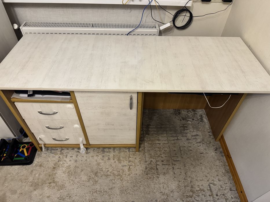 Стіл письмовий , компютерний