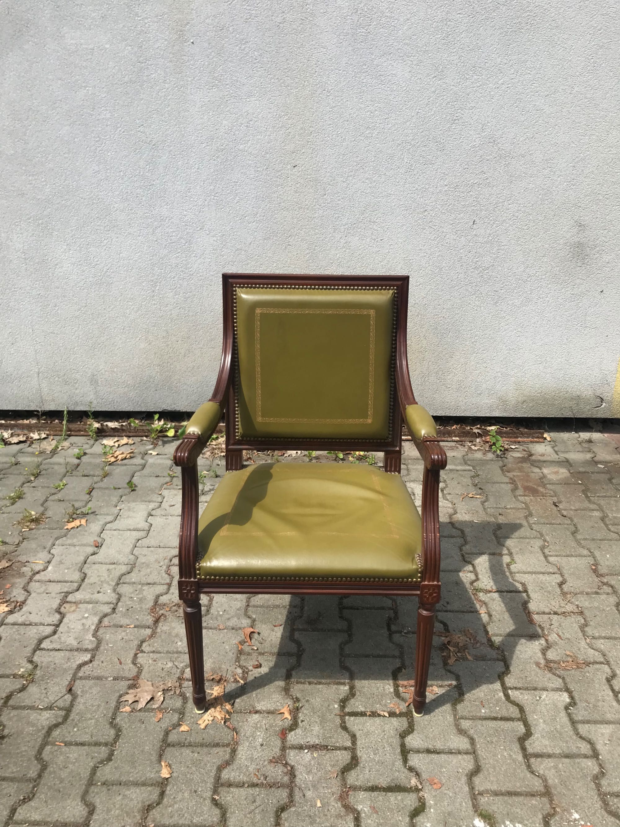 Stylowy fotel w bardzo dobrym stanie