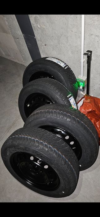 Koła Toyota Yaris IV 20/24 czujniki