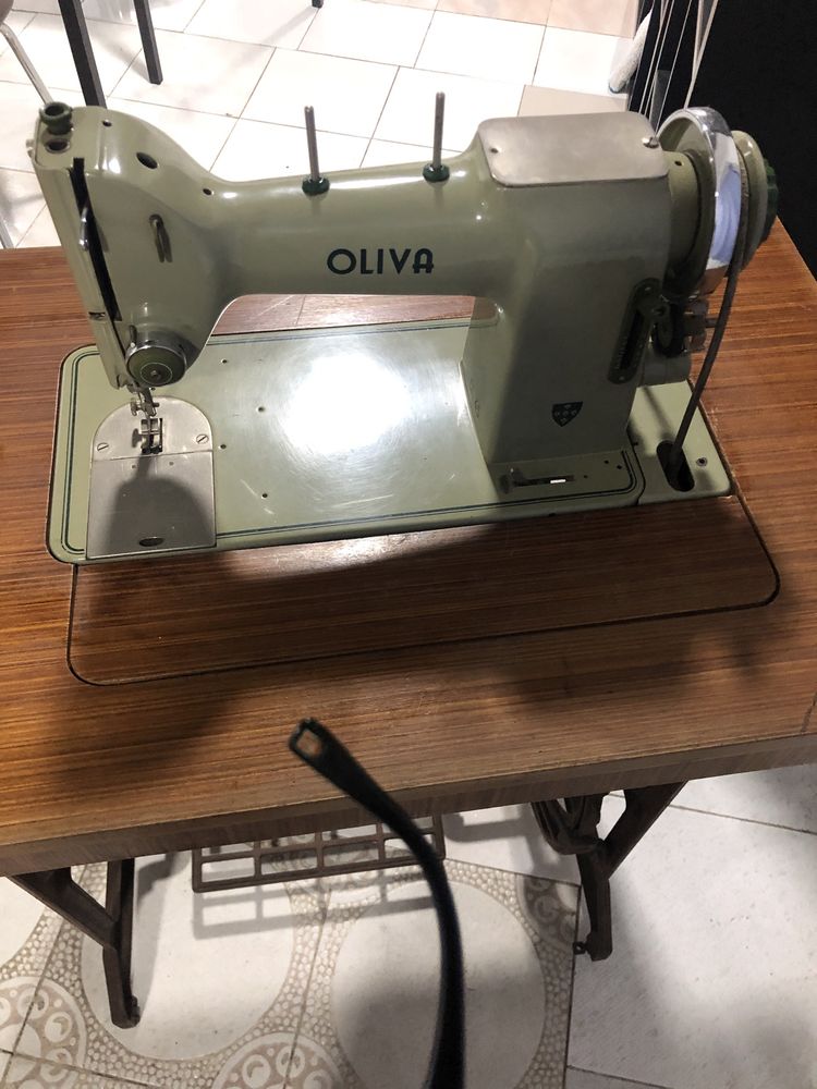 Maquina de costura oliva
