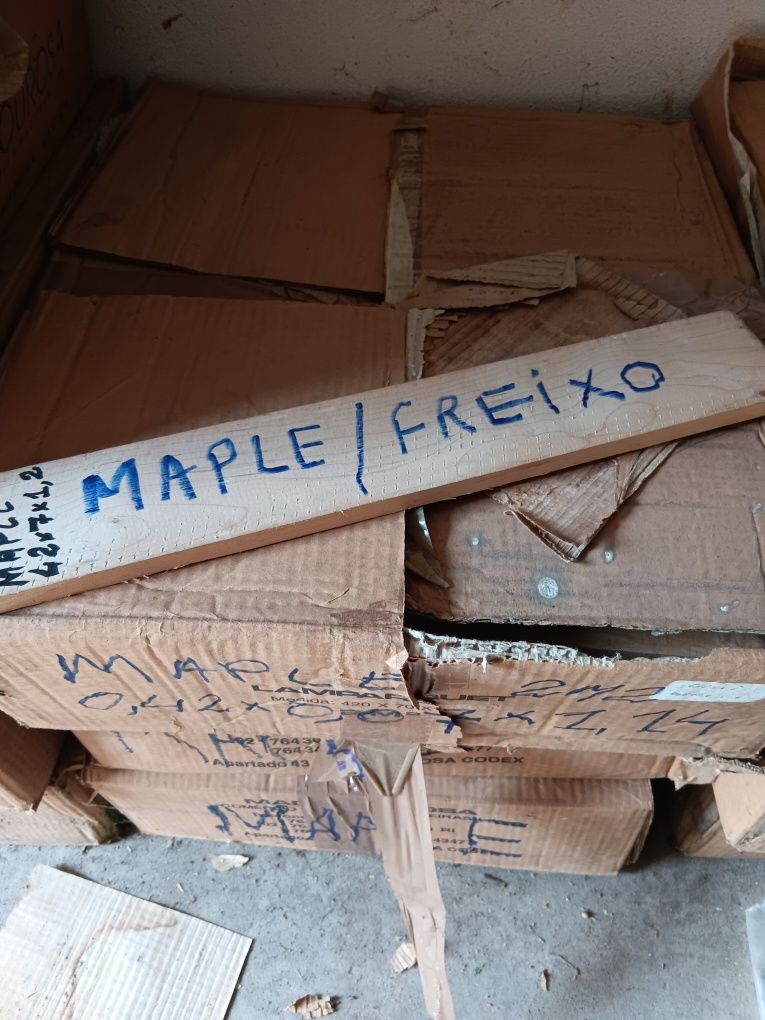 Madeiras exóticas e raras de herança para venda.
