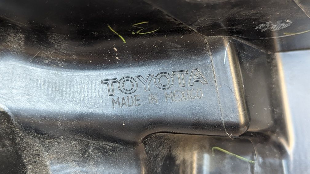 Фара Левая Toyota Tundra 2014-2017 оригинал