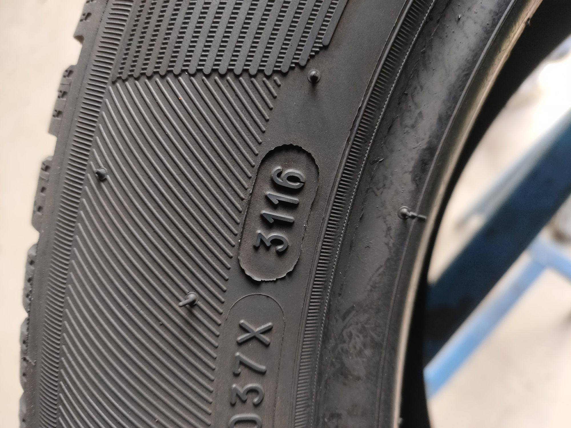 185/60r15 Michelin CrossClimate z 2016r około 6mm
