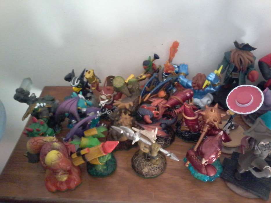 Jogo Skylanders PS3 e figuras para jogar