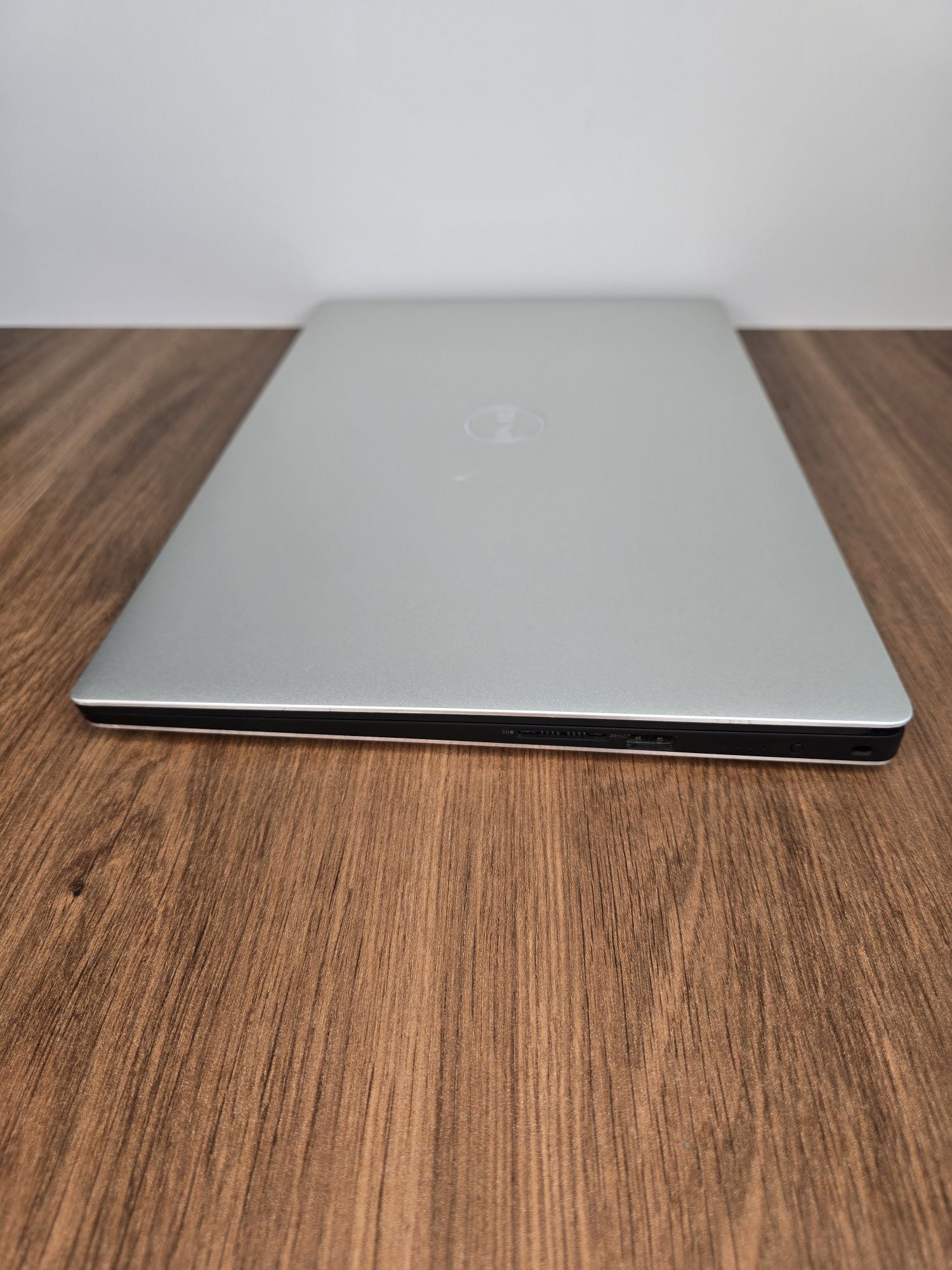 Ноутбук Dell XPS 15 7590 15.6 OLED 4K GTX1650/I7-9750H/16gb/512ssd