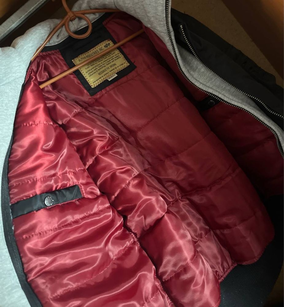 Alpha Industries альфа індастріз бомбер ma-1 з капюшоном