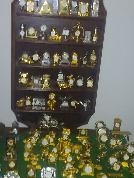 Coleção 100 relógios  minitura por 500 € ao cada 6,50  €