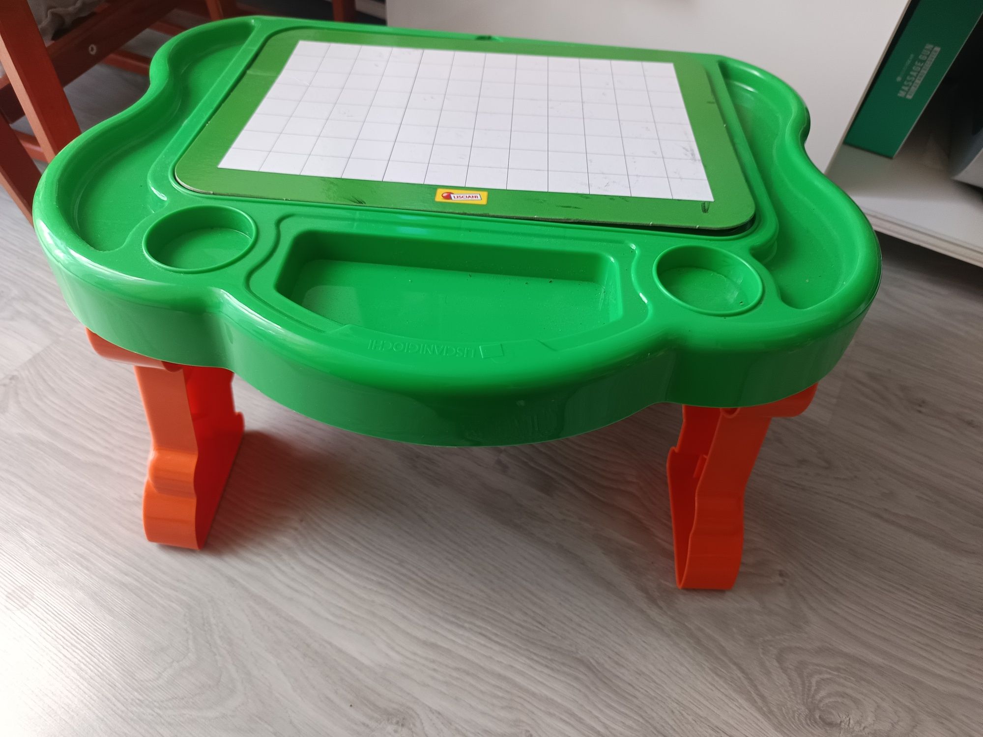 Stoliczek z grami dla dzieci