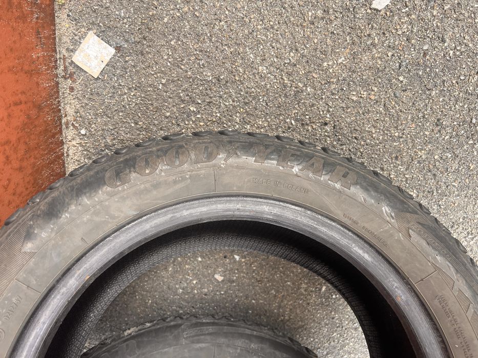 Продам резину (зима) Goodyear 195/ 60 r15