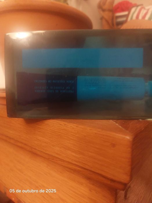 Publicidade coberta com epox de pasta dentífrica